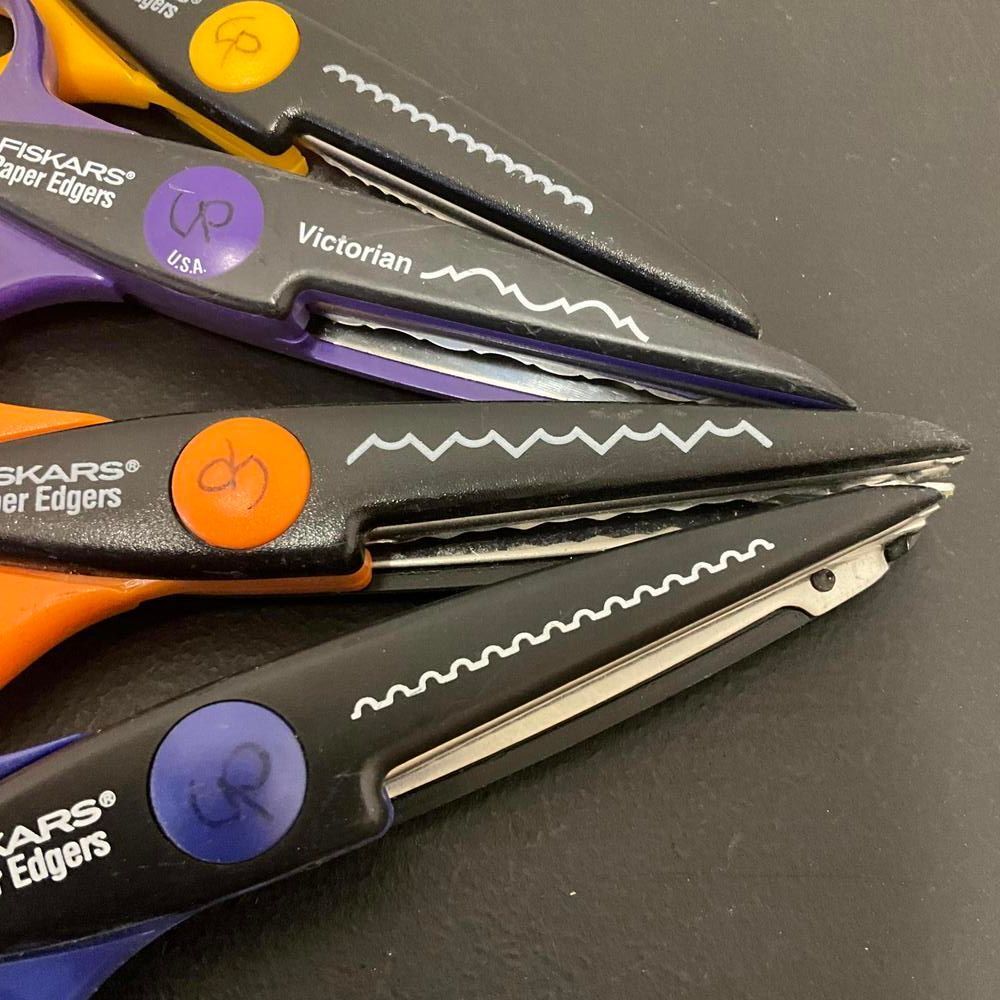 VTG Fiskars Paper Shapers Edgers Scissor Decorative Paper Lot of 4 Multicolored - Picture 4 of 9